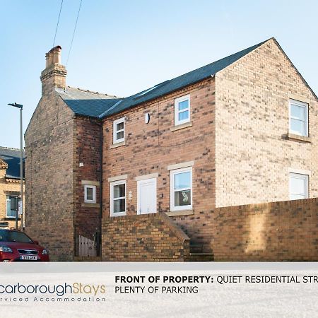 Hibernia Place, 3 Bedroom Townhouse With Patio & Seating Area - Free Parking Scarborough Buitenkant foto