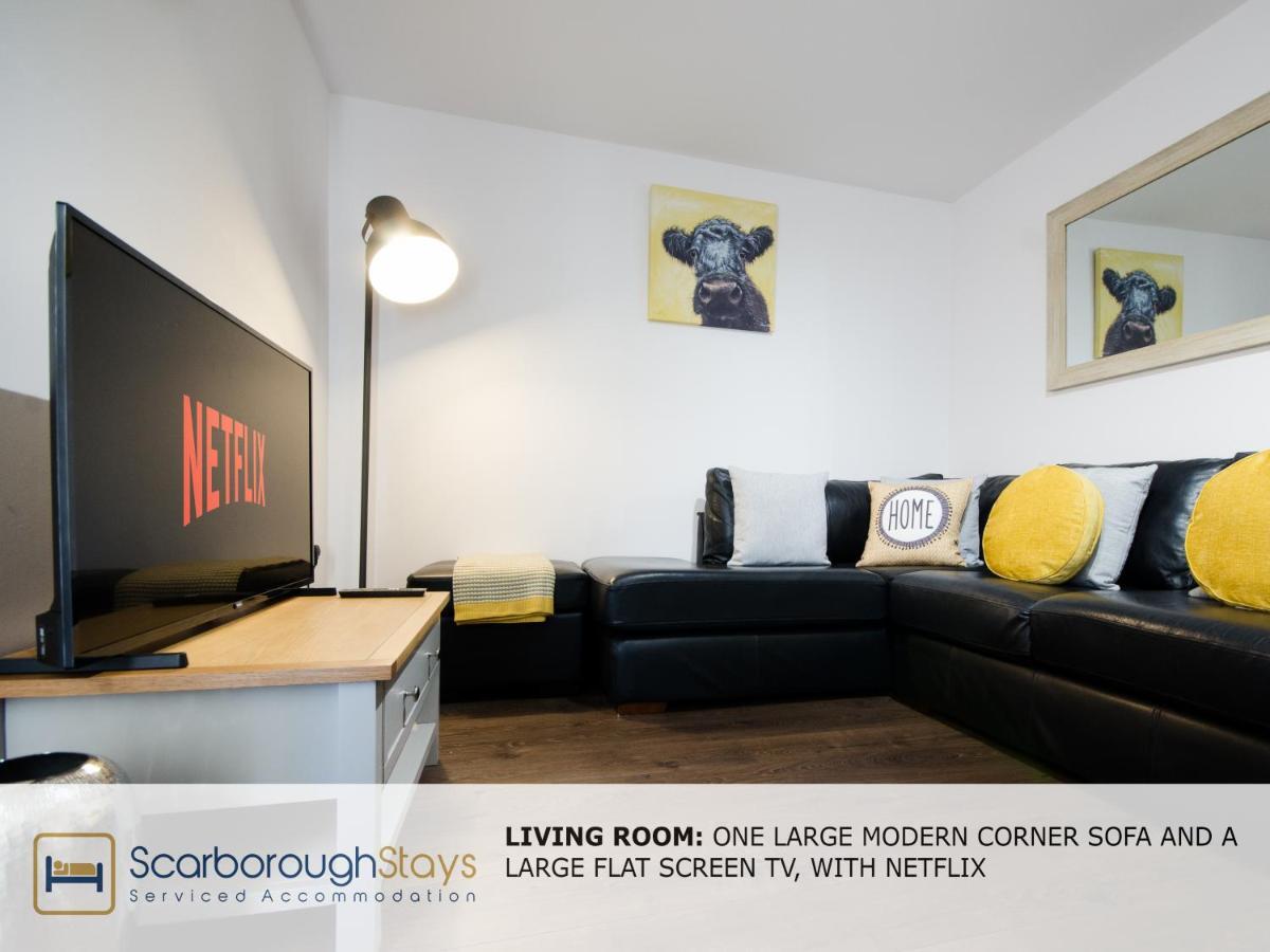 Hibernia Place, 3 Bedroom Townhouse With Patio & Seating Area - Free Parking Scarborough Buitenkant foto