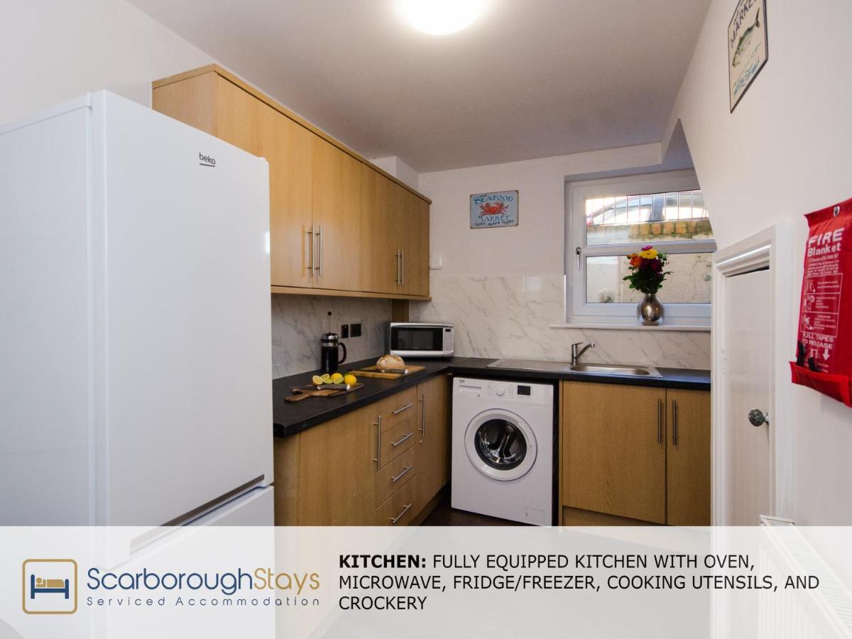 Hibernia Place, 3 Bedroom Townhouse With Patio & Seating Area - Free Parking Scarborough Buitenkant foto