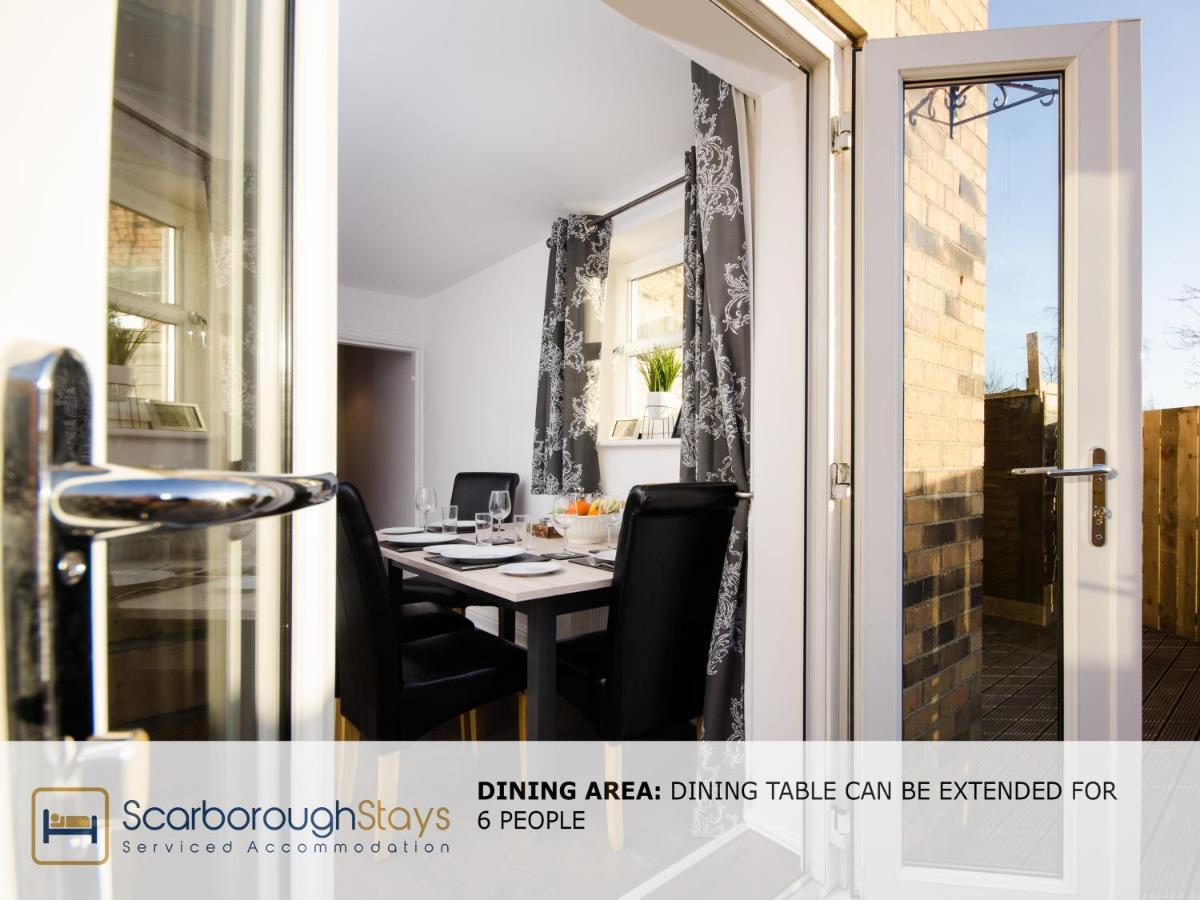 Hibernia Place, 3 Bedroom Townhouse With Patio & Seating Area - Free Parking Scarborough Buitenkant foto