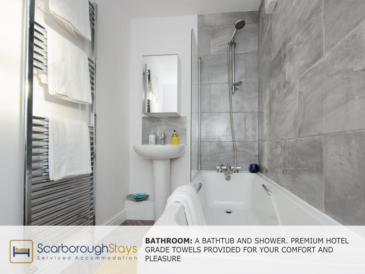 Hibernia Place, 3 Bedroom Townhouse With Patio & Seating Area - Free Parking Scarborough Buitenkant foto