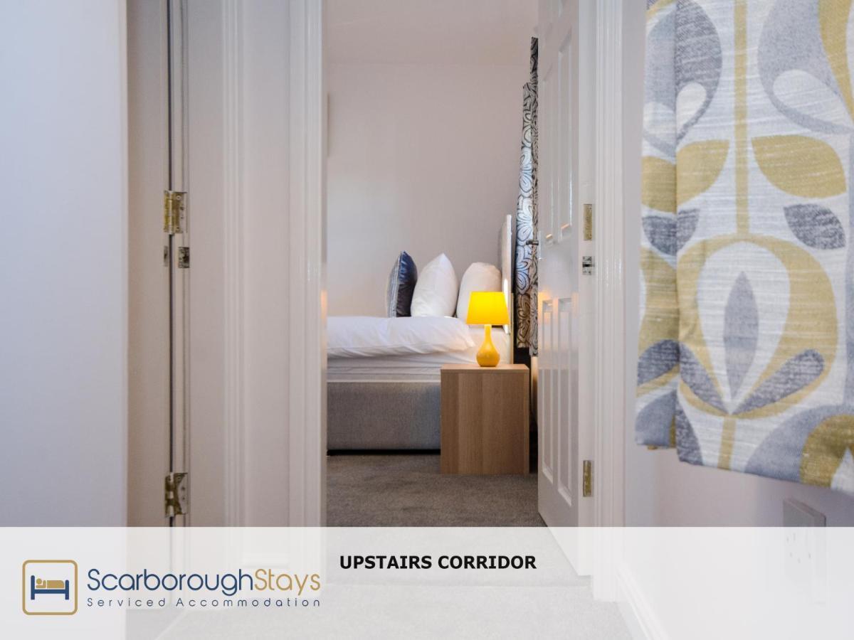 Hibernia Place, 3 Bedroom Townhouse With Patio & Seating Area - Free Parking Scarborough Buitenkant foto