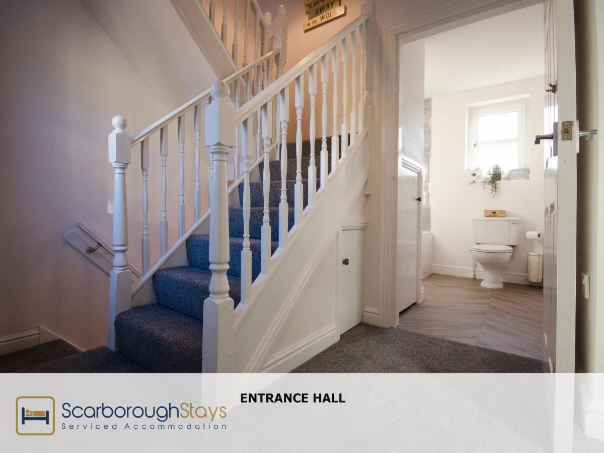 Hibernia Place, 3 Bedroom Townhouse With Patio & Seating Area - Free Parking Scarborough Buitenkant foto