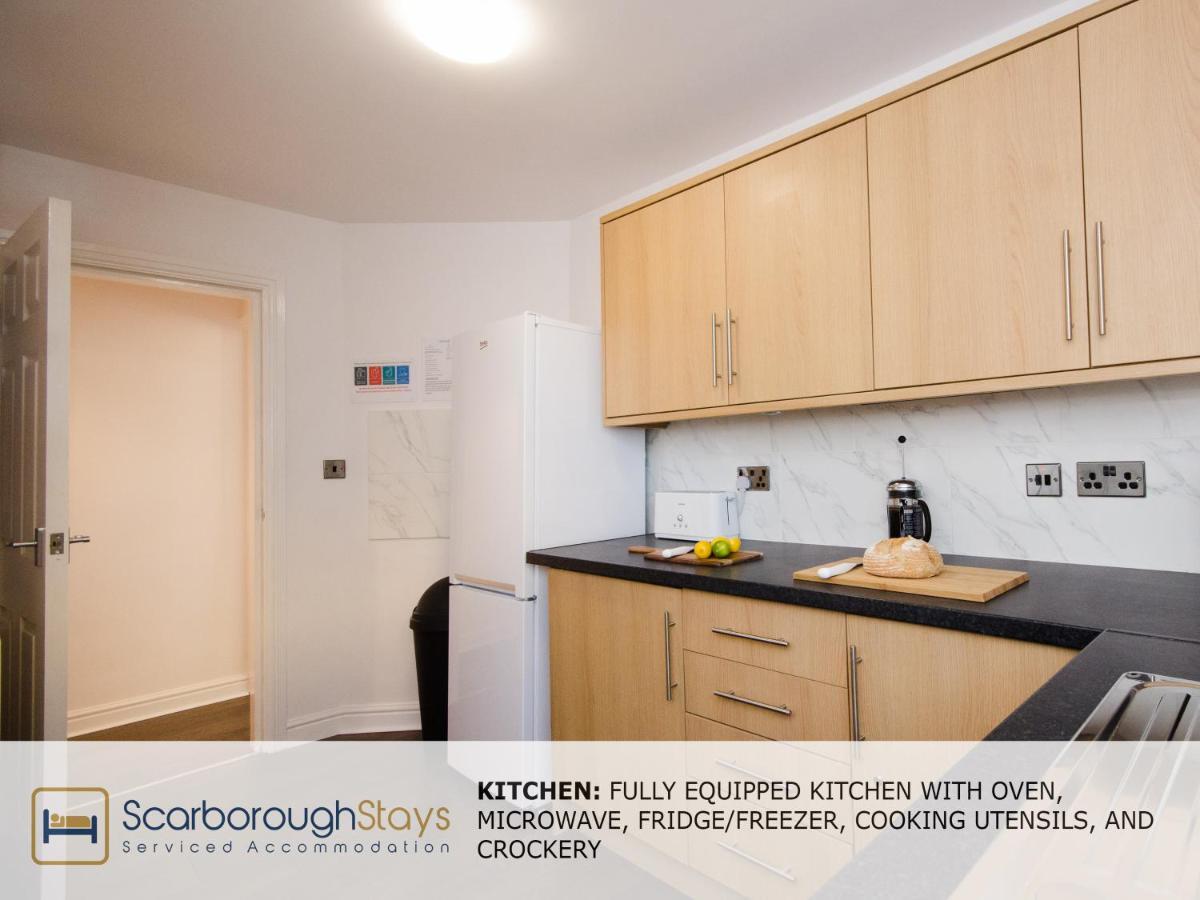 Hibernia Place, 3 Bedroom Townhouse With Patio & Seating Area - Free Parking Scarborough Buitenkant foto