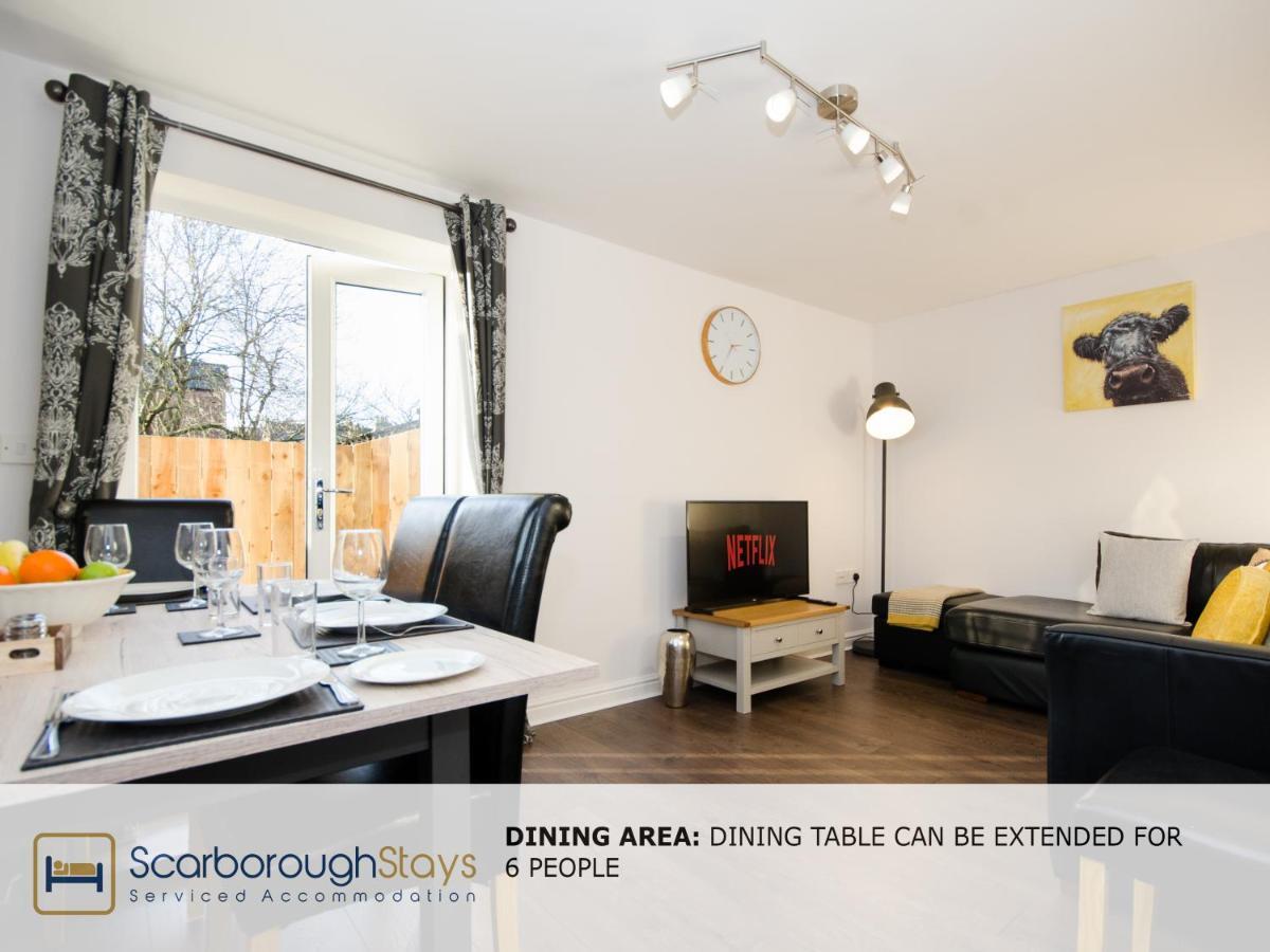 Hibernia Place, 3 Bedroom Townhouse With Patio & Seating Area - Free Parking Scarborough Buitenkant foto